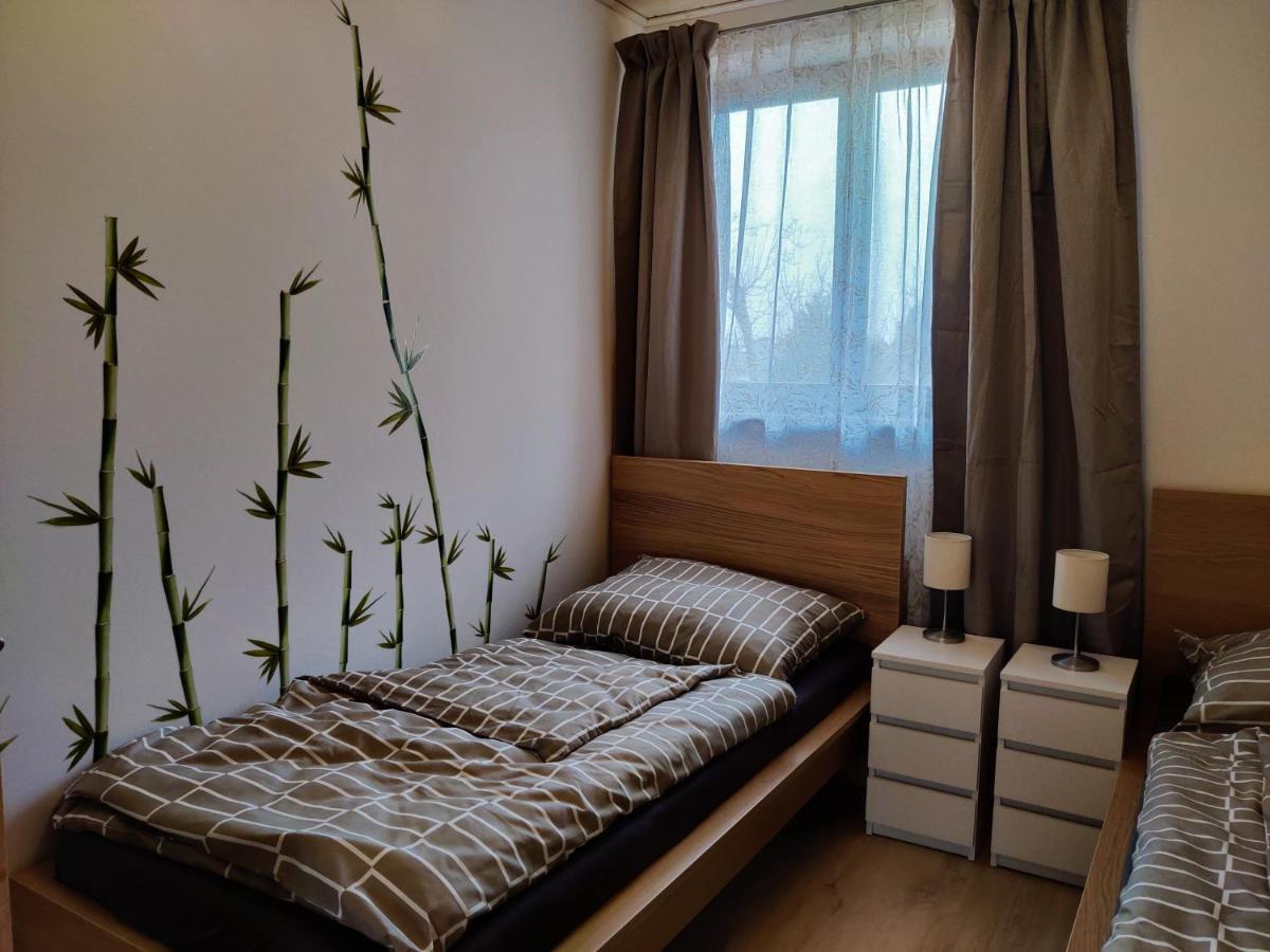 Holiday Home In Quiet Beautiful Area With Two Separate, Modern, Furnished Apartments Deutsch-Wagram Exterior foto
