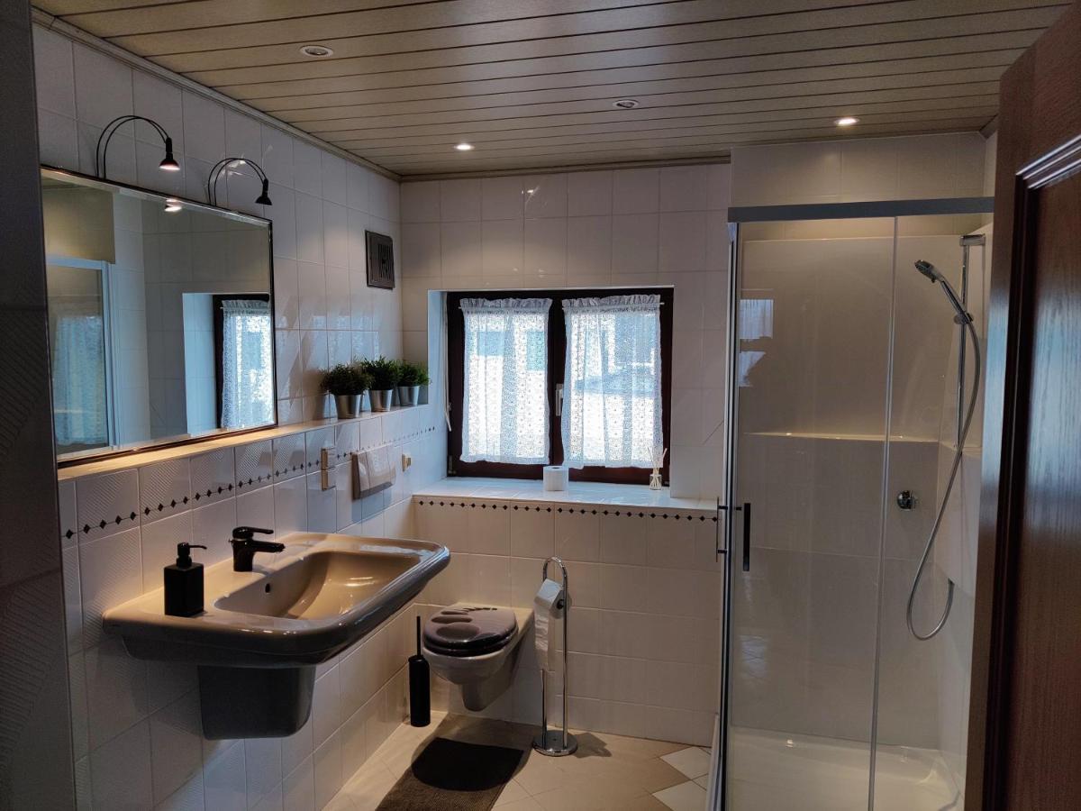 Holiday Home In Quiet Beautiful Area With Two Separate, Modern, Furnished Apartments Deutsch-Wagram Exterior foto